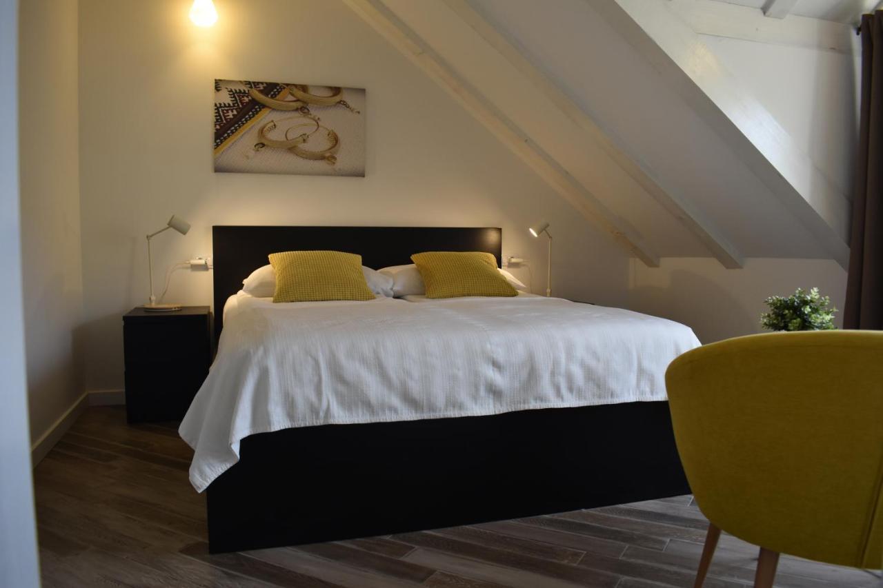 Charming Stone House In Old Town Apartman