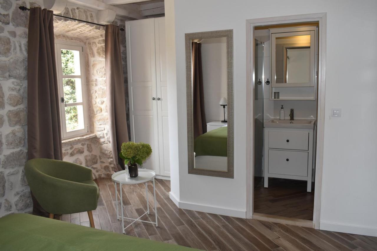 Charming Stone House In Old Town Apartman